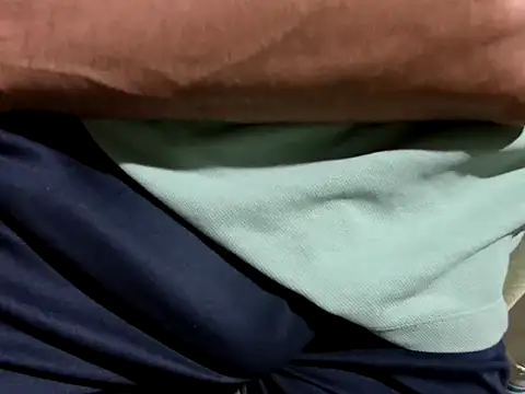 Snapshot of junior648@xh chatting on February 6, 10:17 pm junior648xh online show from February 6, 10:17 pm