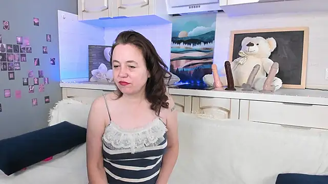 Kira Adler online show from May 3, 2:05 am