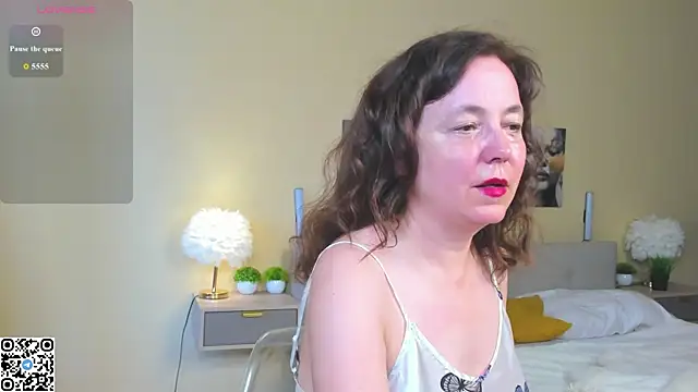 Snapshot of Kira_Adler chatting on June 7, 1:00 am Kira Adler online show from June 7, 1:00 am