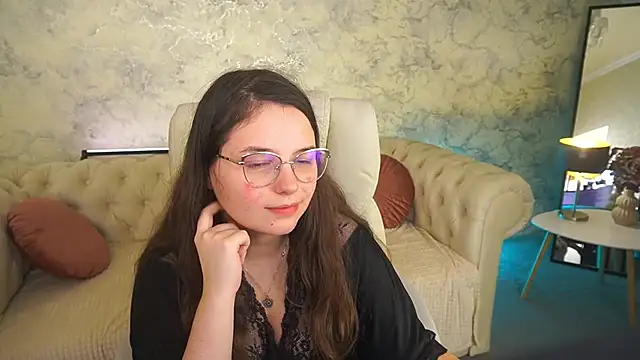 Snapshot of SophieDreamss chatting on November 22, 11:14 pm SophieDreamss online show from November 22, 11:14 pm