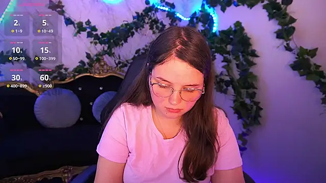 Snapshot of SophieDreamss chatting on November 15, 3:05 pm SophieDreamss online show from November 15, 3:05 pm