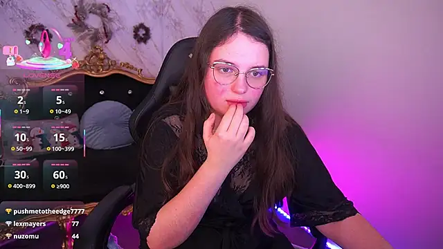 Snapshot of SophieDreamss chatting on January 8, 2:39 am SophieDreamss online show from January 8, 2:39 am