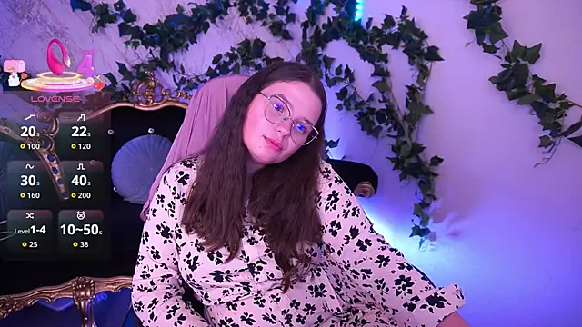 Snapshot of SophieDreamss chatting on October 31, 2:46 pm SophieDreamss online show from October 31, 2:46 pm