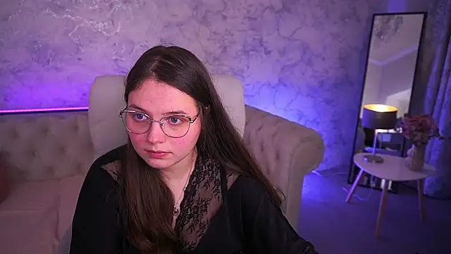 Snapshot of SophieDreamss chatting on December 17, 10:59 pm SophieDreamss online show from December 17, 10:59 pm