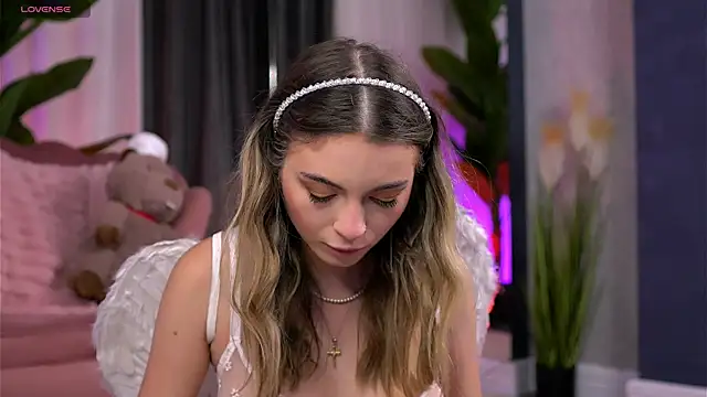 ElsaSolace online show from October 31, 10:16 pm