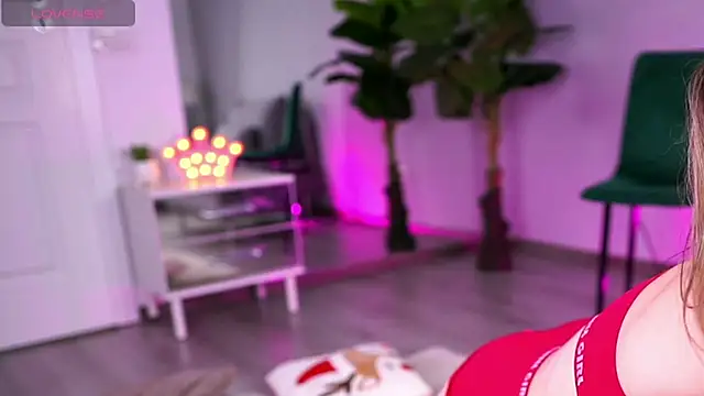 ElsaSolace online show from November 6, 11:25 am