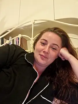 Snapshot of RosieMilff chatting on October 5, 7:59 pm RosieMilff online show from October 5, 7:59 pm