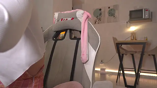 Snapshot of kategoodgirl chatting on November 19, 10:26 am kategoodgirl online show from November 19, 10:26 am