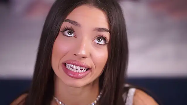 Snapshot of LalaRoze chatting on November 16, 8:02 pm LalaRoze online show from November 16, 8:02 pm