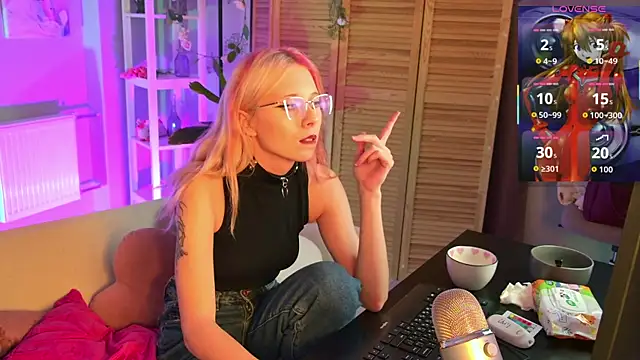 SakuraBliss online show from October 10, 2:51 pm