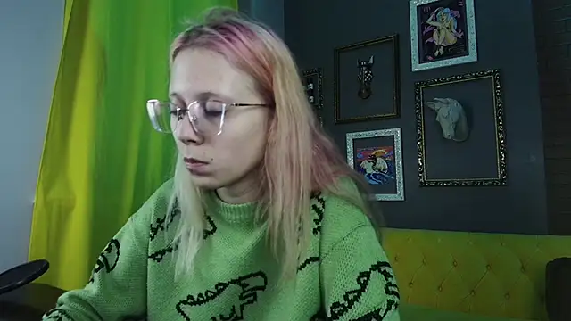 Snapshot of SakuraBliss chatting on October 28, 2:27 pm SakuraBliss online show from October 28, 2:27 pm