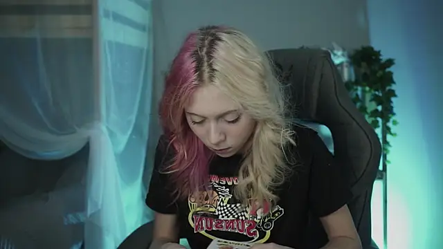 Snapshot of SakuraBliss chatting on October 22, 3:33 pm SakuraBliss online show from October 22, 3:33 pm