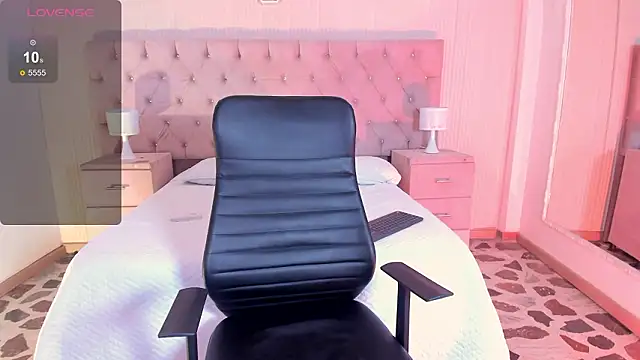 Snapshot of AdharaSweet1_ chatting on February 4, 5:13 am AdharaSweet1 online show from February 4, 5:13 am