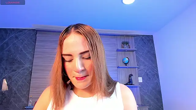 Snapshot of MadisonAnngel chatting on November 25, 9:04 pm MadisonAnngel online show from November 25, 9:04 pm