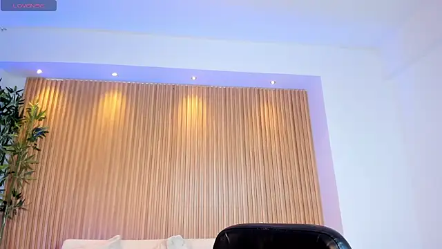 Snapshot of MadisonAnngel chatting on November 23, 1:32 pm MadisonAnngel online show from November 23, 1:32 pm