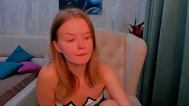 LaurennHill online show from September 22, 12:16 am