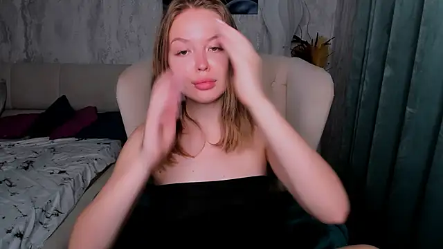 LaurennHill online show from October 20, 12:13 am