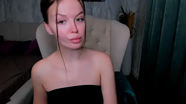 LaurennHill online show from October 13, 12:23 am