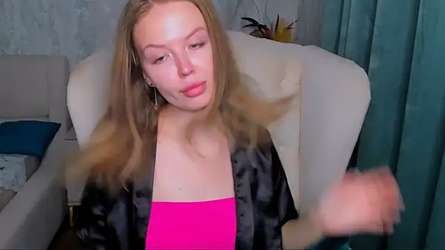 LaurennHill online show from October 22, 12:21 am