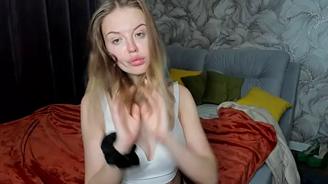 LaurennHill online show from November 16, 2:27 am