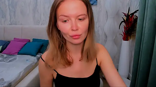 LaurennHill online show from September 15, 12:22 am