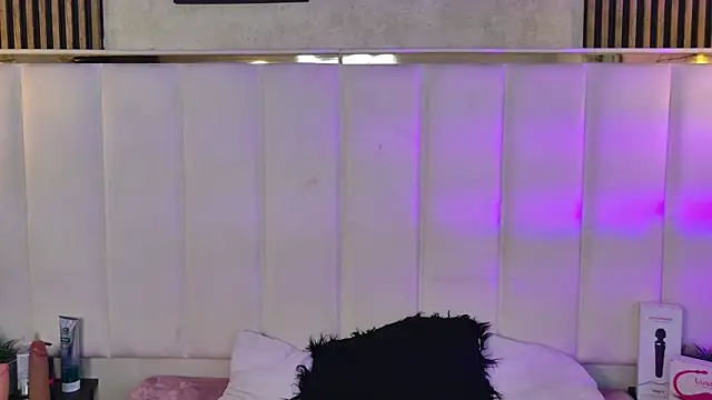 Snapshot of ChloeJoness_ chatting on November 21, 8:41 pm ChloeJoness online show from November 21, 8:41 pm