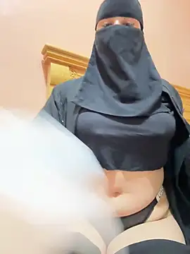  Laiali  online show from February 19, 8:17 pm