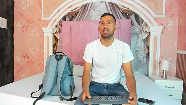 magnus serket online show from January 7, 11:48 am