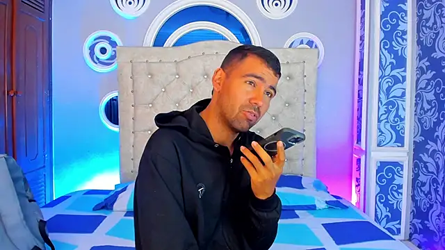 magnus serket online show from April 7, 11:45 am