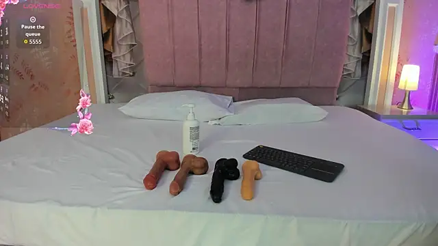 magnus serket online show from April 13, 11:36 am