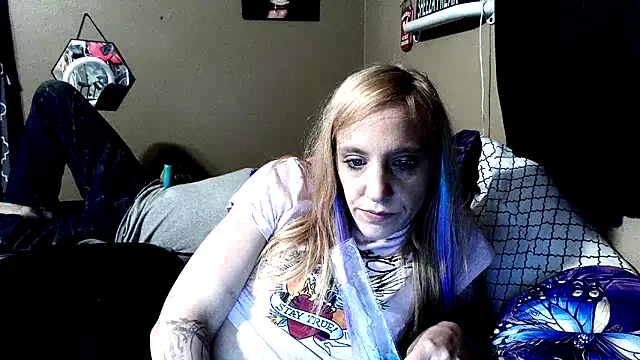 Snapshot of flavi1996 chatting on October 9, 2:01 am flavi1996 online show from October 9, 2:01 am