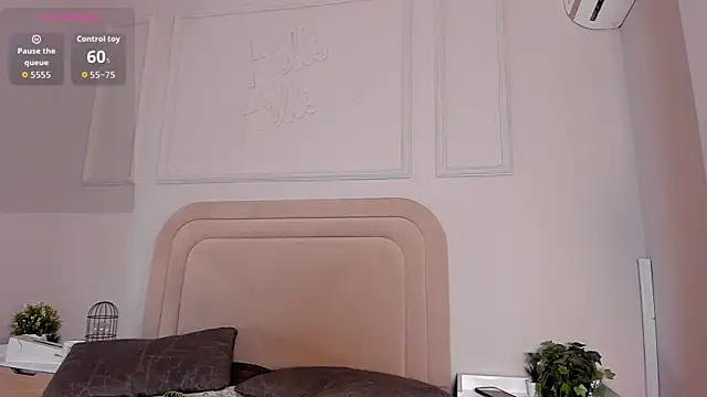 Anamonrroe online show from October 31, 11:51 am