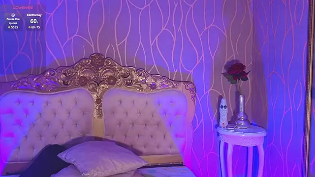 Anamonrroe online show from April 7, 8:10 pm