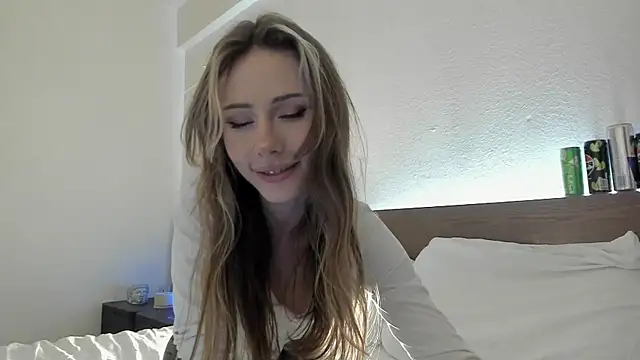 MilaDeLune online show from December 5, 5:22 pm