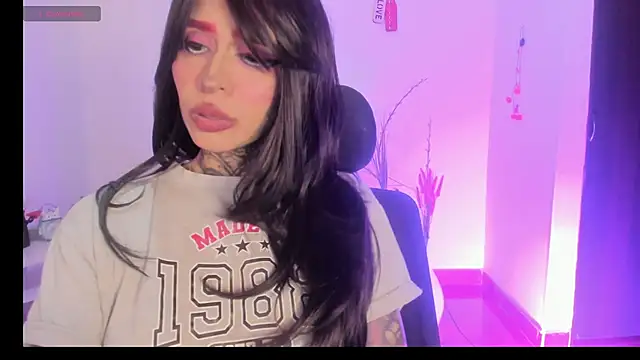 Snapshot of Nickidoll66- chatting on October 5, 4:25 am Nickidoll66- online show from October 5, 4:25 am