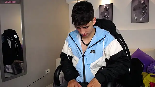 AdrianRinaldi online show from September 23, 8:05 pm