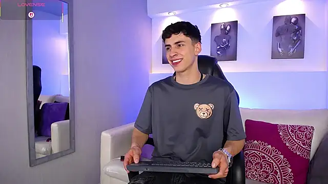 AdrianRinaldi online show from September 19, 7:51 pm