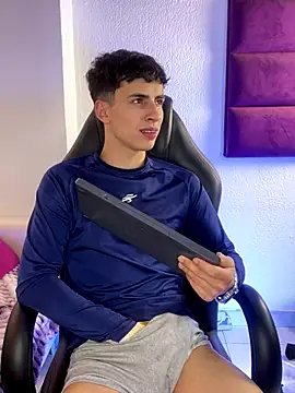 AdrianRinaldi online show from September 28, 8:21 am