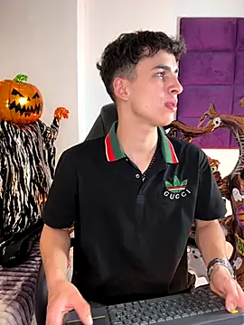 AdrianRinaldi online show from October 31, 8:16 pm