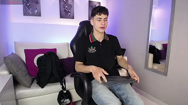 AdrianRinaldi online show from September 13, 8:09 pm