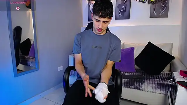 AdrianRinaldi online show from October 16, 9:12 pm