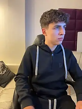 AdrianRinaldi online show from December 5, 8:06 pm