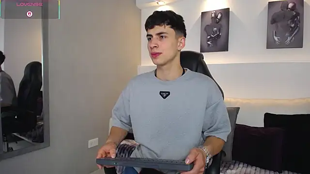 AdrianRinaldi online show from September 25, 8:04 pm