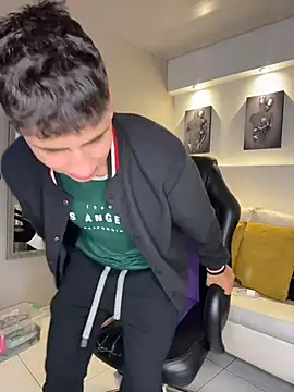 AdrianRinaldi online show from April 14, 8:03 pm