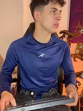 AdrianRinaldi online show from October 29, 7:57 pm