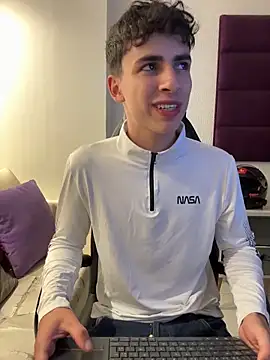 AdrianRinaldi online show from December 4, 8:19 pm