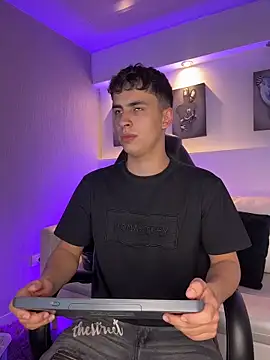 AdrianRinaldi online show from April 9, 8:04 pm