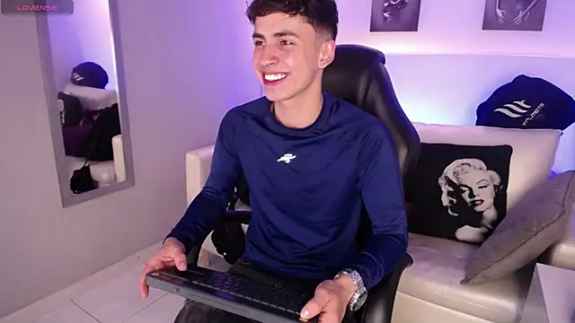 AdrianRinaldi online show from September 12, 7:57 pm