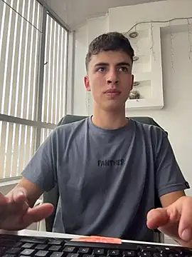 AdrianRinaldi online show from March 29, 7:59 pm