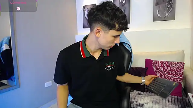 AdrianRinaldi online show from September 27, 8:15 pm